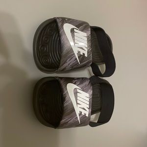 Toddler size 5 nike slides